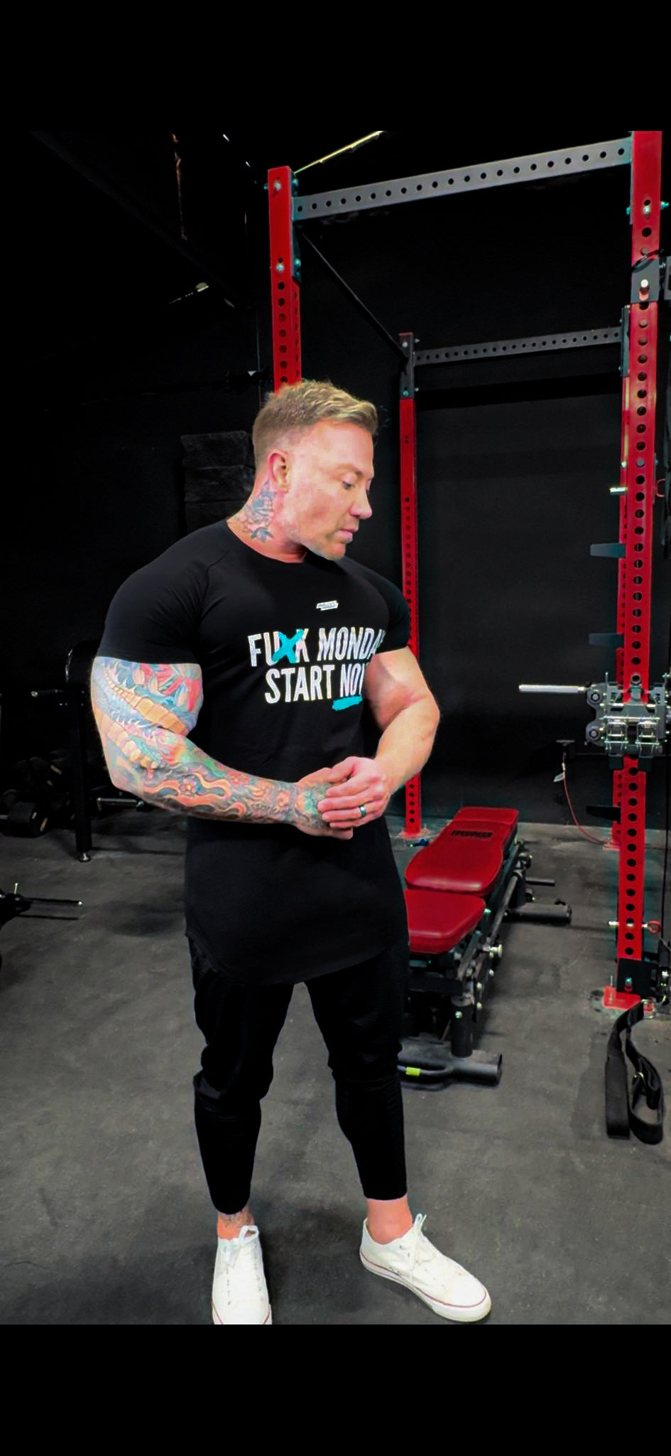 T-SHIRT - F Monday